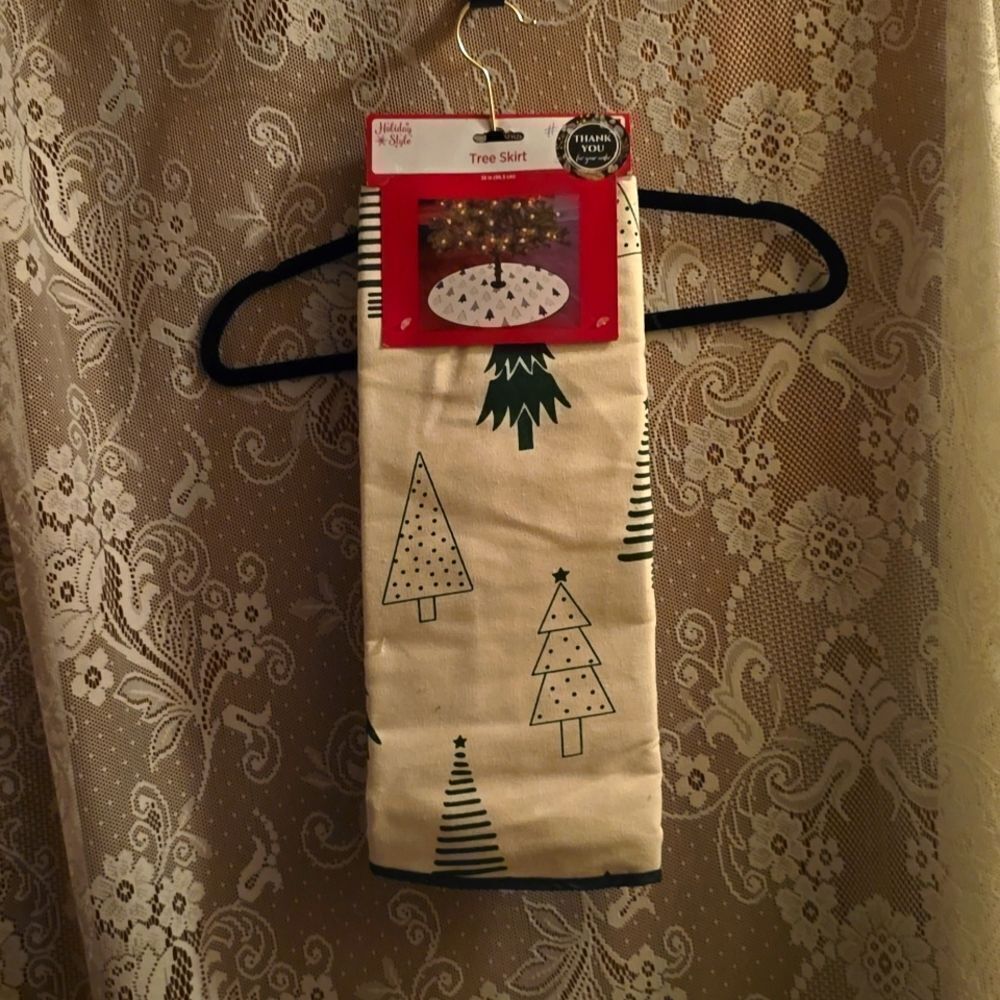 New Holiday Style 38 inch round Cream Green Tree Skirt Christmas Tree Print